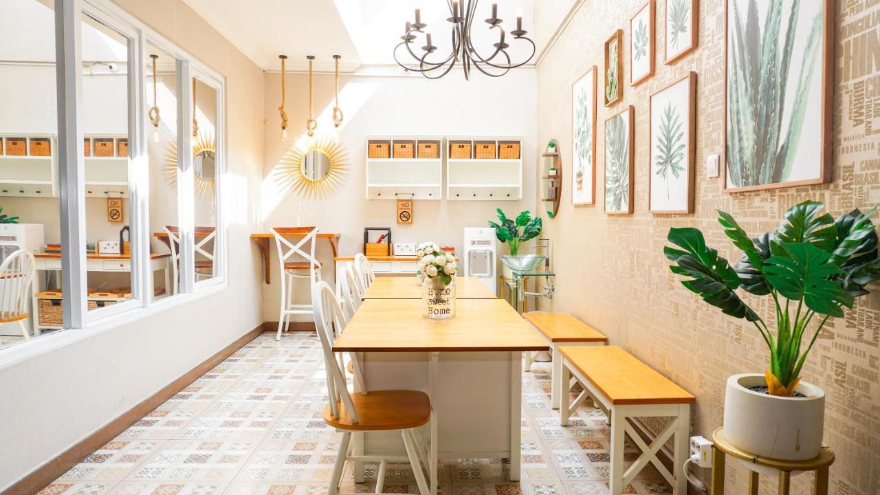 Vaccinated Staff - Spot On 2053 Granada Syariah Home Stay Bandung Esterno foto